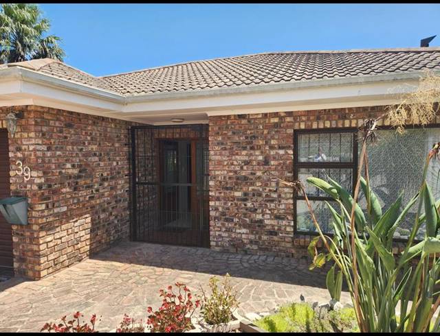 4 BEDROOM HOUSE FOR SALE IN ROOI RIVIER RIF